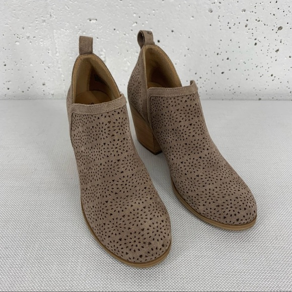 Susina size 6 Beige Suede Cut Out Boots Booties - Picture 1 of 15